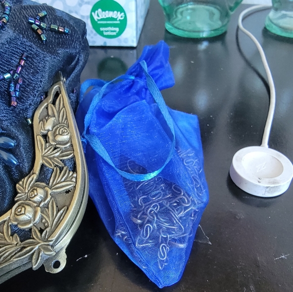 Pinup Vintage Blue clutch with removable shoulder chain - Picture 3 of 3